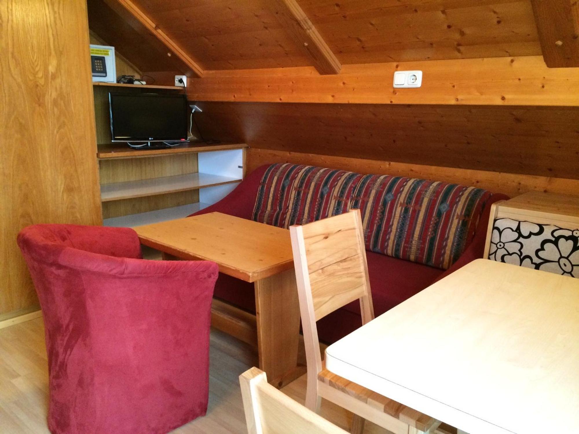 Karl Aigner Apartment *